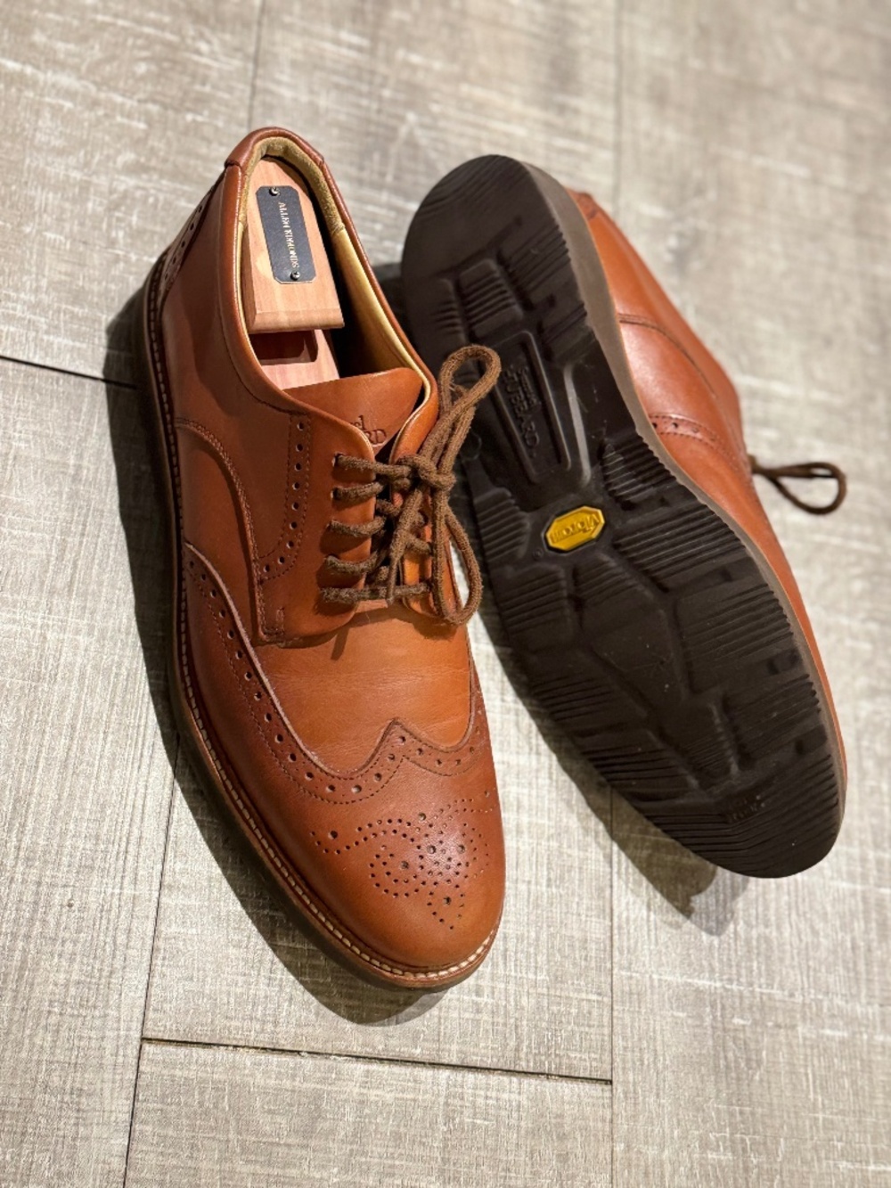 Wingtip derby in cognac leather, size 10 M